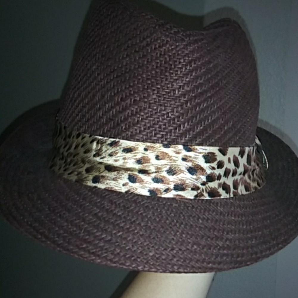 Brown fedora with cheetah trim 🍾
